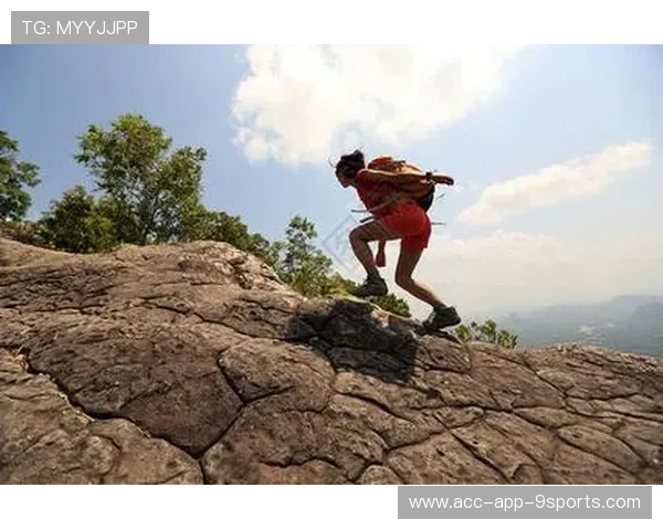 特色天空绳索攀爬，勇者在悬崖间飞跃